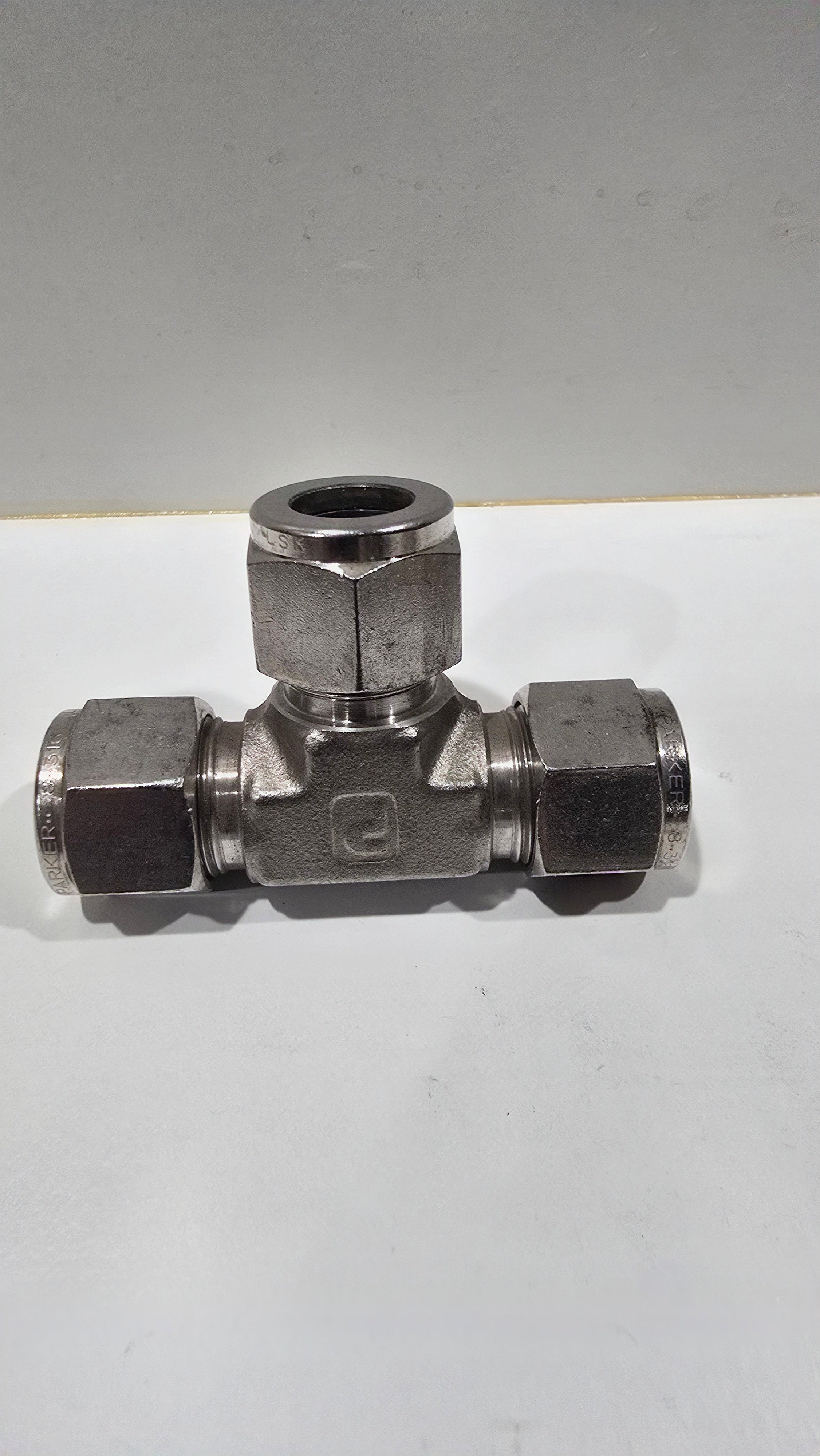 Parker 429P 1/2" 316 Stainless Steel Union Tee Tube Fitting — A-Lok Compression